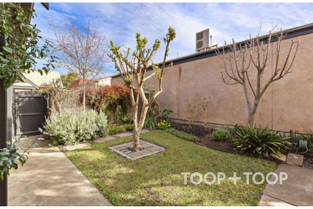 Spacious courtyard home - Photo 5