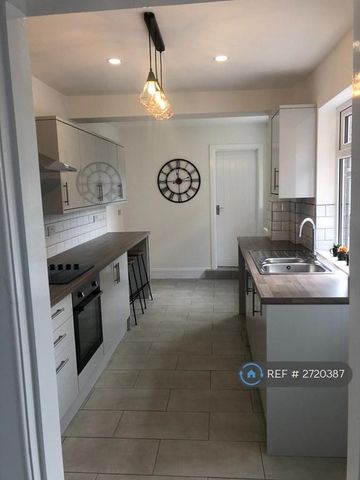 3 bedroom terraced house to rent - Photo 5