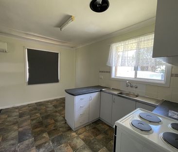 Tidy 3 bedroom home - Photo 4