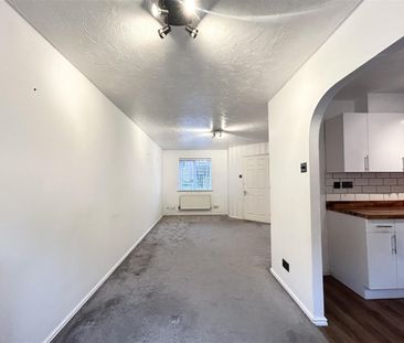 3 Bedroom House - Semi-Detached To Let - Photo 4