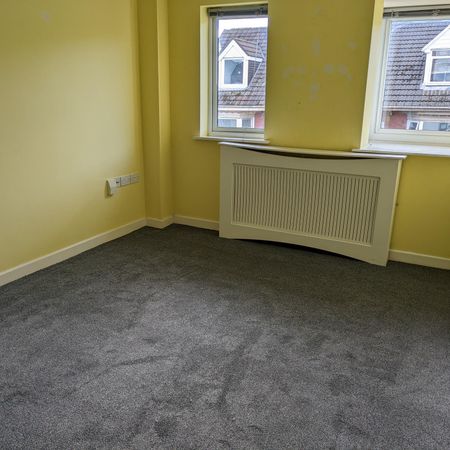 ***Apply online ** 1 Bed over 55’s flat. Adapted walk in shower. Martyr’s Reach - Photo 3