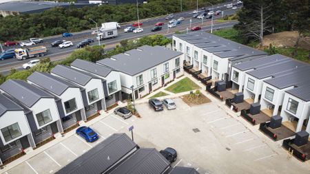 MANGERE BRIDGE, 3 BEDROOMS - Photo 4