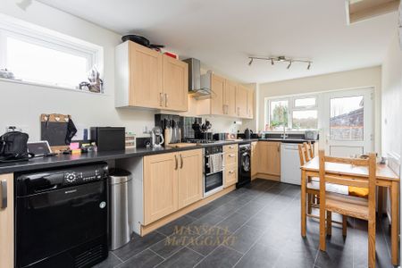 Ash Close, Crawley Down, RH10 - Photo 5