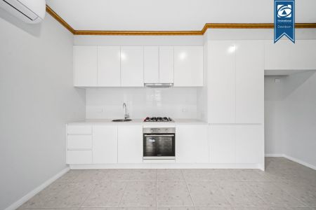 BRAND-NEW 2-BEDROOM GRANNY FLAT - MODERN LIVING & SPACIOUS BACKYARD - Photo 4