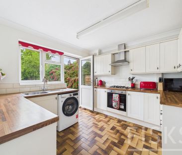 4 bedroom detached house to rent - Photo 4