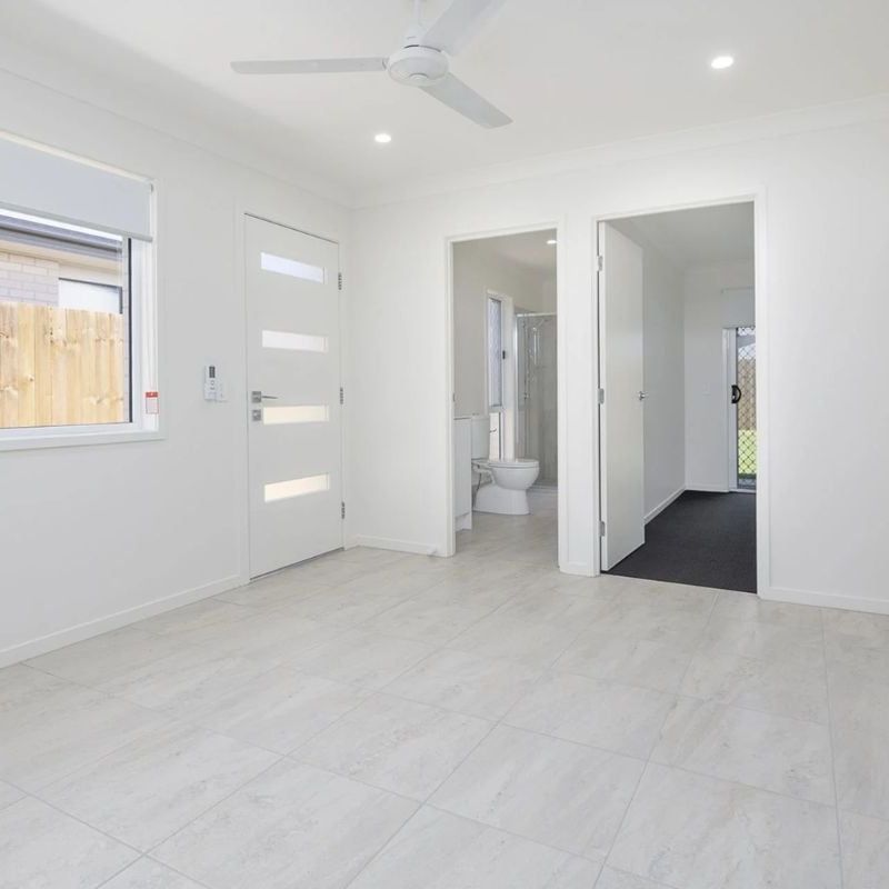 2 Bed Home With Large Fully Fenced Backyard - Photo 1