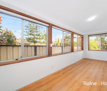 Renovated Three-bedroom Plus One Study Room House in the central of... - Photo 1