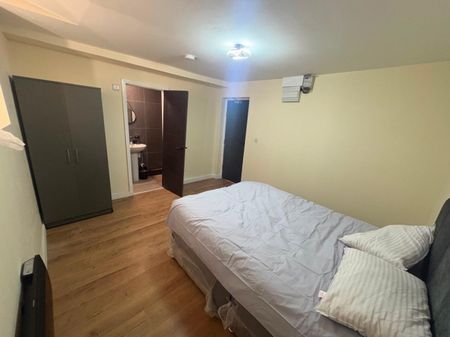 1 bed 512 - To Let - Photo 2