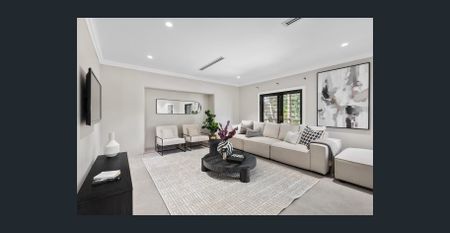 LUXURY FAMILY RESIDENCE IN EXCLUSIVE ROSE BAY ENCLAVE - Photo 2