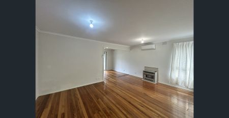 3 BEDROOM HOME IN NARRE WARREN! - Photo 2