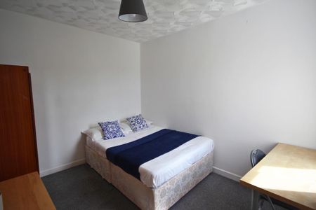 5 bedroom detached house to rent - Photo 4