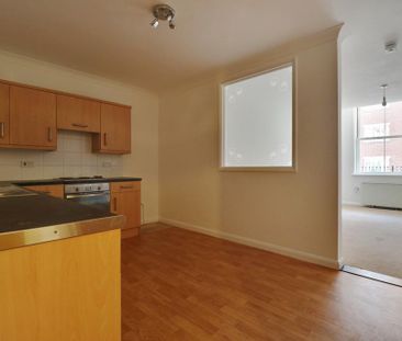 2 bedroom maisonette to rent - Photo 4