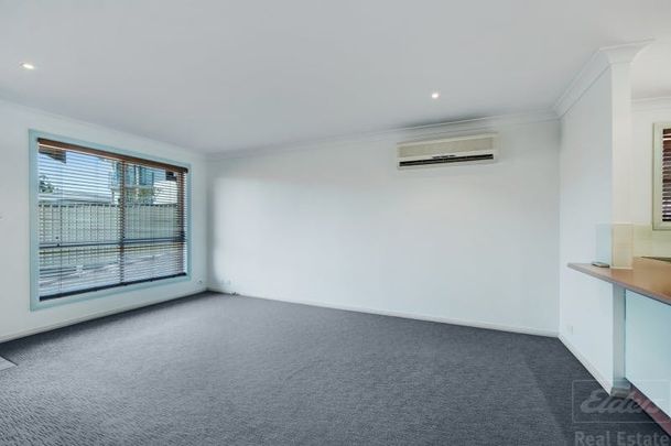 COMFORTABLE VILLA, PRIVATE ACCESS DRIVEWAY, WALK TO LAMBTON SHOPPING VILLAGE - Photo 1