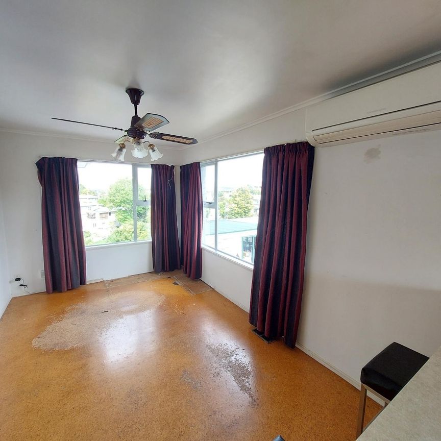 3 Bedroom House in Massey - Photo 1