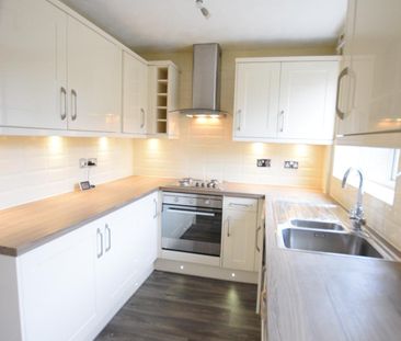 3 Bedroom Property semi detached with Garage and Driveway - Photo 5