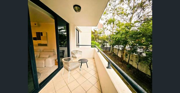 Modern North-Facing Apartment with Study for Rent - Photo 1