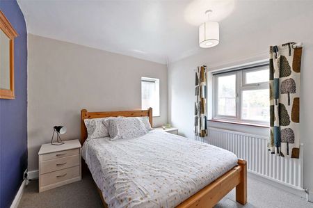 Beautifully refurbished 3 bedroom home available furnished or unfurnished, ideal for families or professionals. - Photo 3