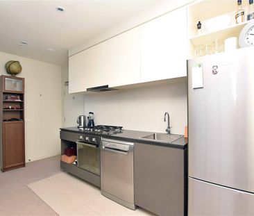 Collins Tower: Fantastic Location! - Photo 5