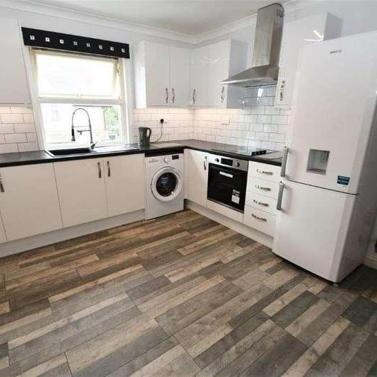 Bedroom Top Floor Apartment In Cranleigh, GU6 - Photo 1