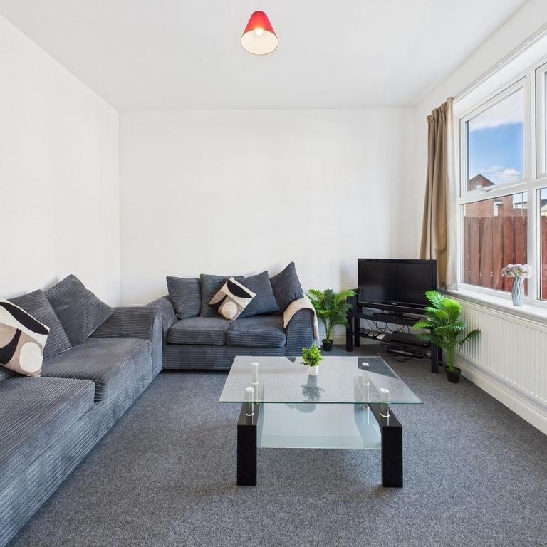 4 bedroom house to rent - Photo 1