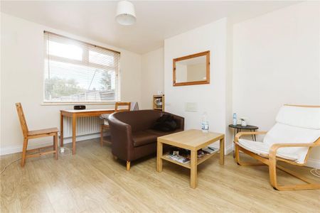 3 bedroom end of terrace house to rent - Photo 3