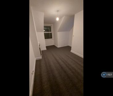 3 bedroom end of terrace house to rent - Photo 4