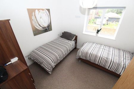 2 bedroom flat to rent - Photo 4