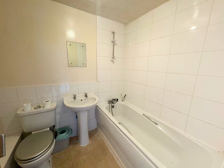 2 Bed Flat, Somerset Hall, N17 - Photo 4