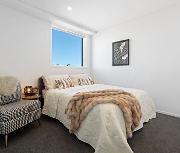 Luxury Brand New 2BR Retreat + Sea view! - Photo 2