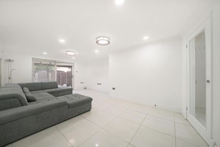 4 bedroom terraced house to rent - Photo 5