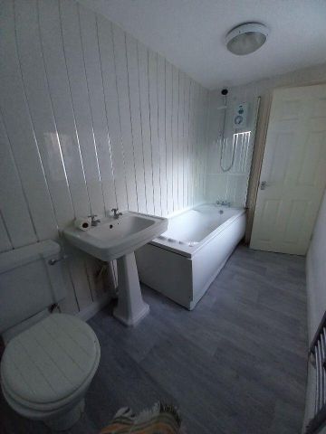 3 bedroom terraced house to rent - Photo 3