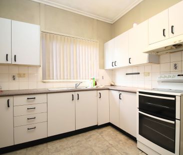 Three Bedroom Family Home - Photo 3