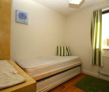 2 bedroom end of terrace house to rent - Photo 3