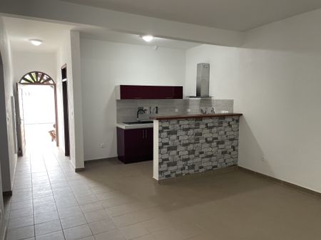 Location Appartement 3 pièces 70m² MATOURY 97351 - Photo 5