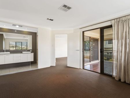 Prestige Home - Includes free use of the Rochedale Estates Lifestyle Centre Amenities - Photo 4