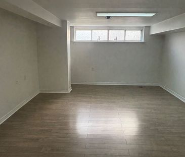 For Lease - 124 Avondale Boulevard, Brampton, Ontario - Photo 4