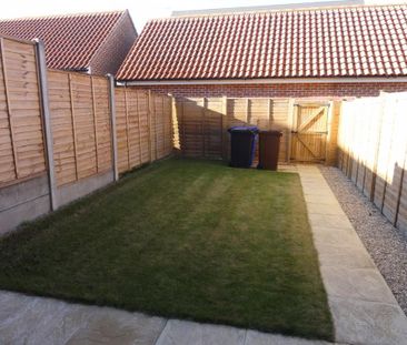 2 bedroom terraced house to rent - Photo 2