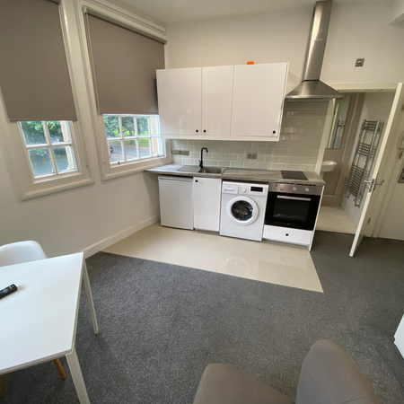 Studio to rent - Photo 3