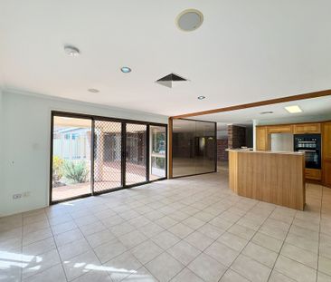 Waterfront Family Living with 12m Pontoon in Prestigious Newport! - Photo 2