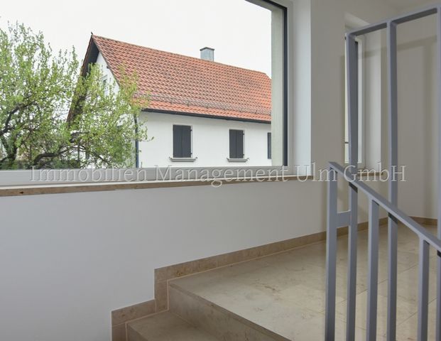 Wunderschöne neuwertige 2-Zimmer-EG-Wohnung mit Terrasse und Tiefgaragenstellplatz! - Foto 1