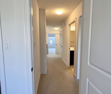 Townhouse For Lease | X8016904 - Photo 2