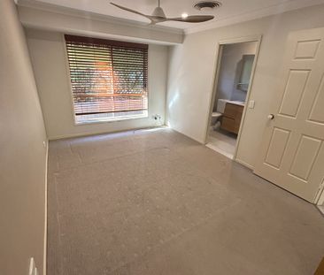 Stylish 3-Bedroom Family Home in Prime Parkwood Location - Photo 5