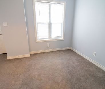 **STUNNING** 2 Bedroom + Den Townhouse in Downtown St. Catharines!! - Photo 1