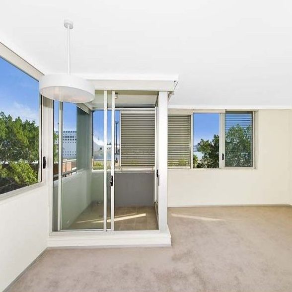 Elegant Furnished Apartment In Prime Harborside Location - Photo 1