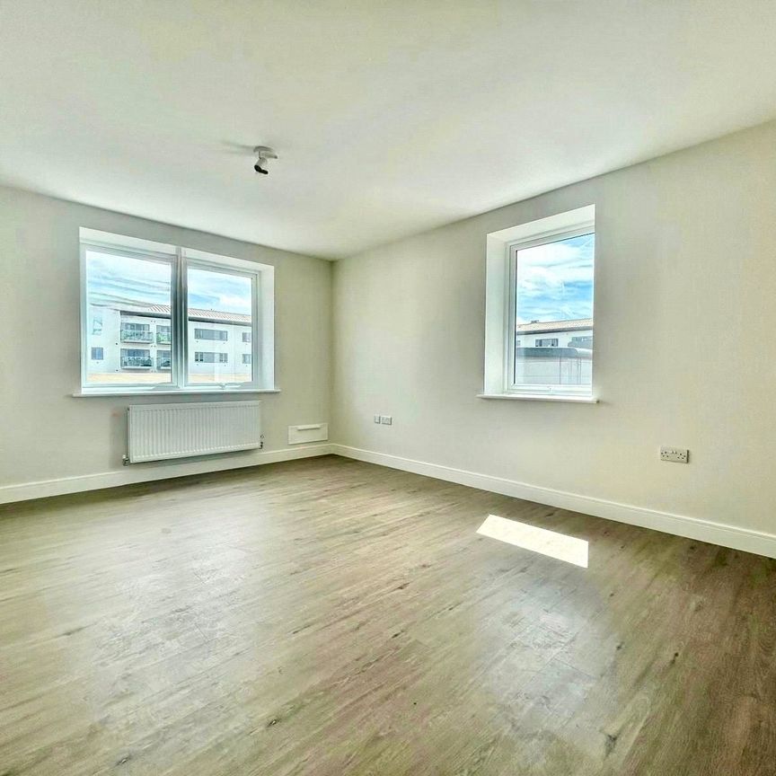 Victoria Road, Farnborough, Hampshire, GU14 - Photo 1