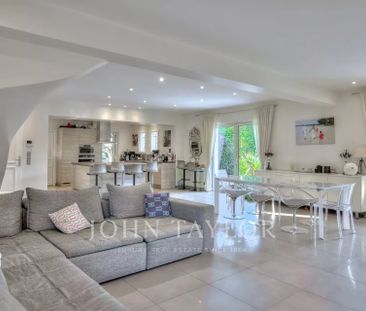 Maison à louer Mougins, Cote d'Azur, France7 500 EUR / Mois - Photo 4