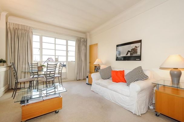 Studio to rent - Photo 1