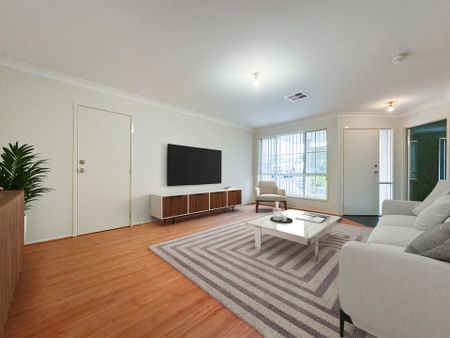 Large-Scale, Five Bedroom, Family Home with Swimming Pool - Photo 2