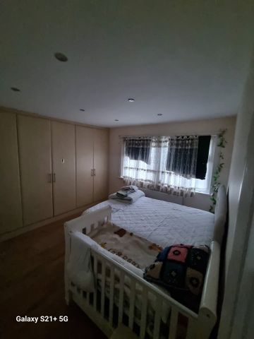 5 Bed Terraced House, Kingsley Road, HA2 - Photo 2