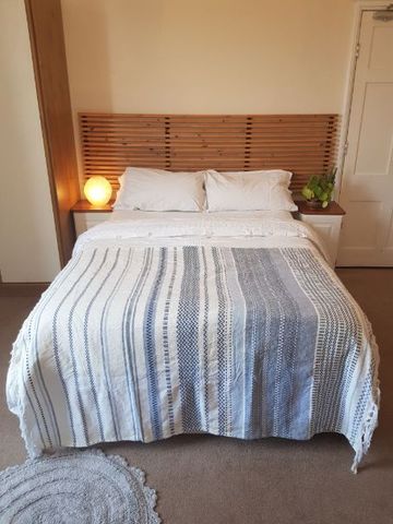 6 bedroom, 1 en-suite house *parking* - Photo 5